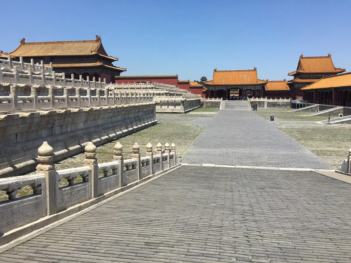 Stone path across an inner courtyard of the palace
